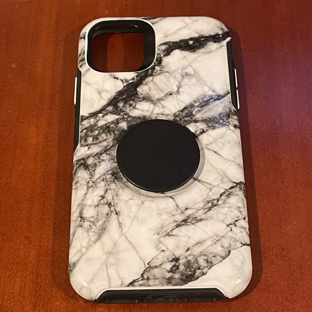 iPhone 11 Otterbox Pop Socket Case